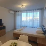 Central Beach Ravda Apartments *