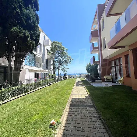 Central Beach Ravda Apartments * 라브다