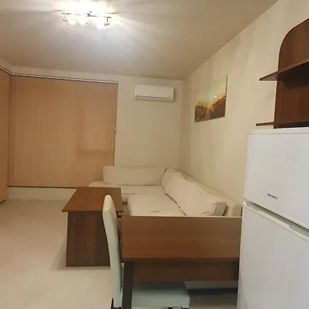 Central Beach Ravda Apartments アパート *