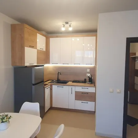 Central Beach Ravda Apartments アパート