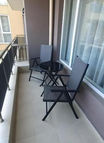 Central Beach Ravda Apartments * Равда