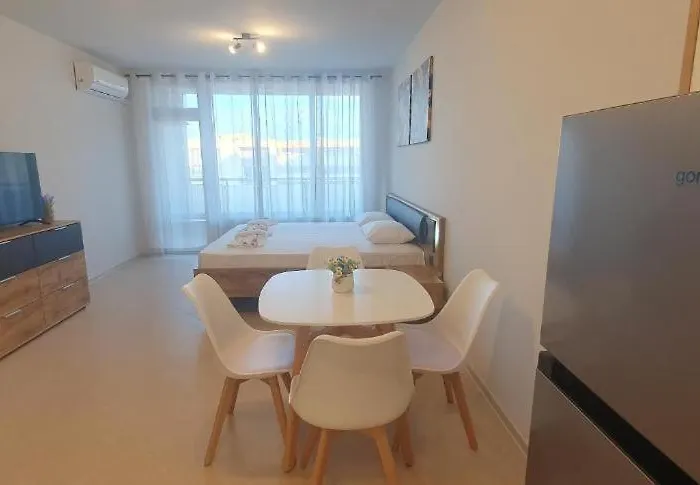 Апартамент Central Beach Ravda Apartments Равда