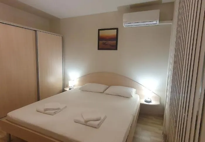 Апартамент Central Beach Ravda Apartments *