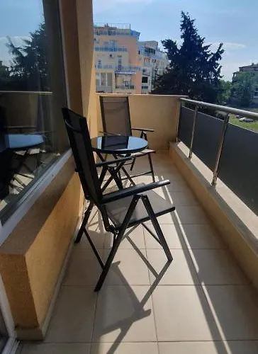 Апартамент Central Beach Ravda Apartments *