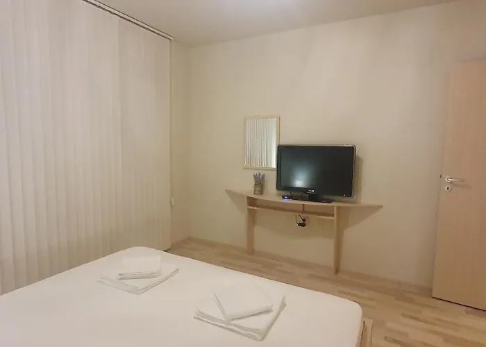 Апартамент Central Beach Ravda Apartments *