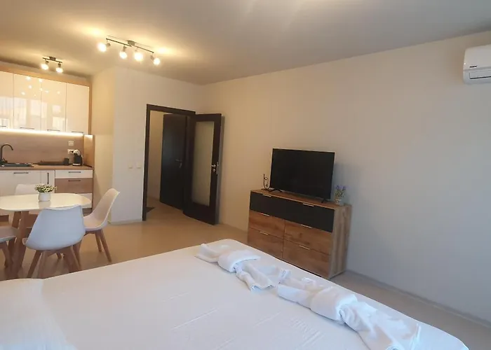 Central Beach Ravda Apartments Равда