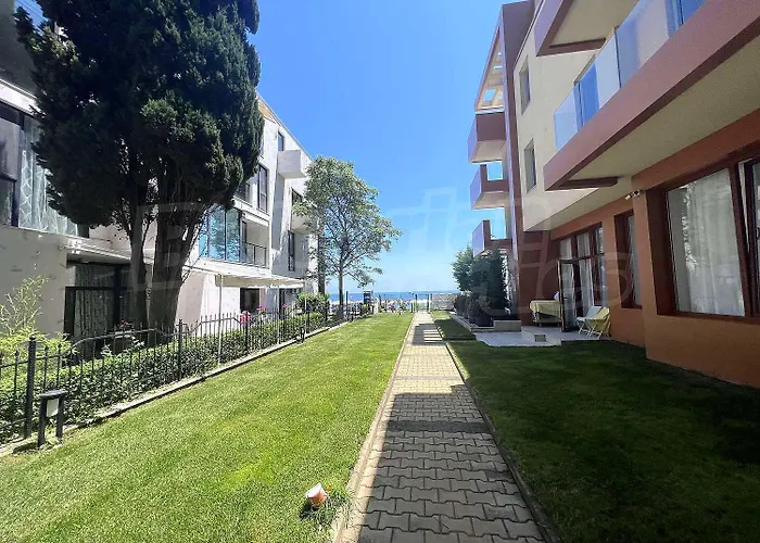 Central Beach Ravda Apartments * Равда