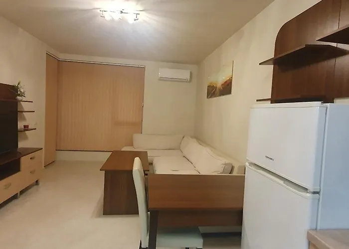 Central Beach Ravda Apartments Апартамент *