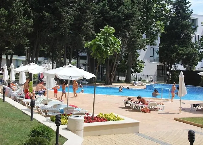 Апартамент Central Beach Ravda Apartments *