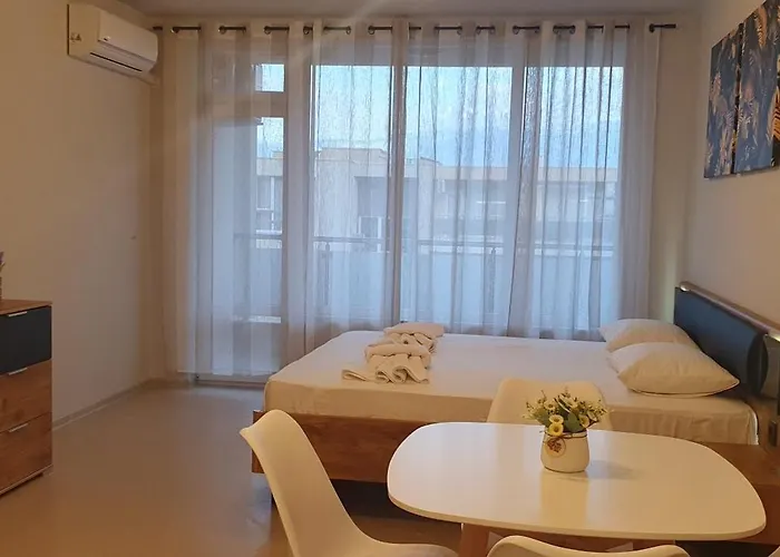 Central Beach Ravda Apartments Апартамент Равда