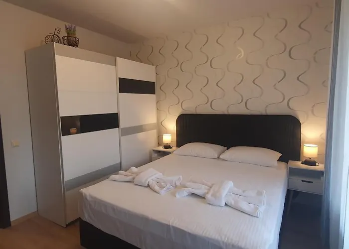 Central Beach Ravda Apartments Апартамент Равда