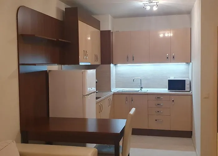 Central Beach Ravda Apartments *